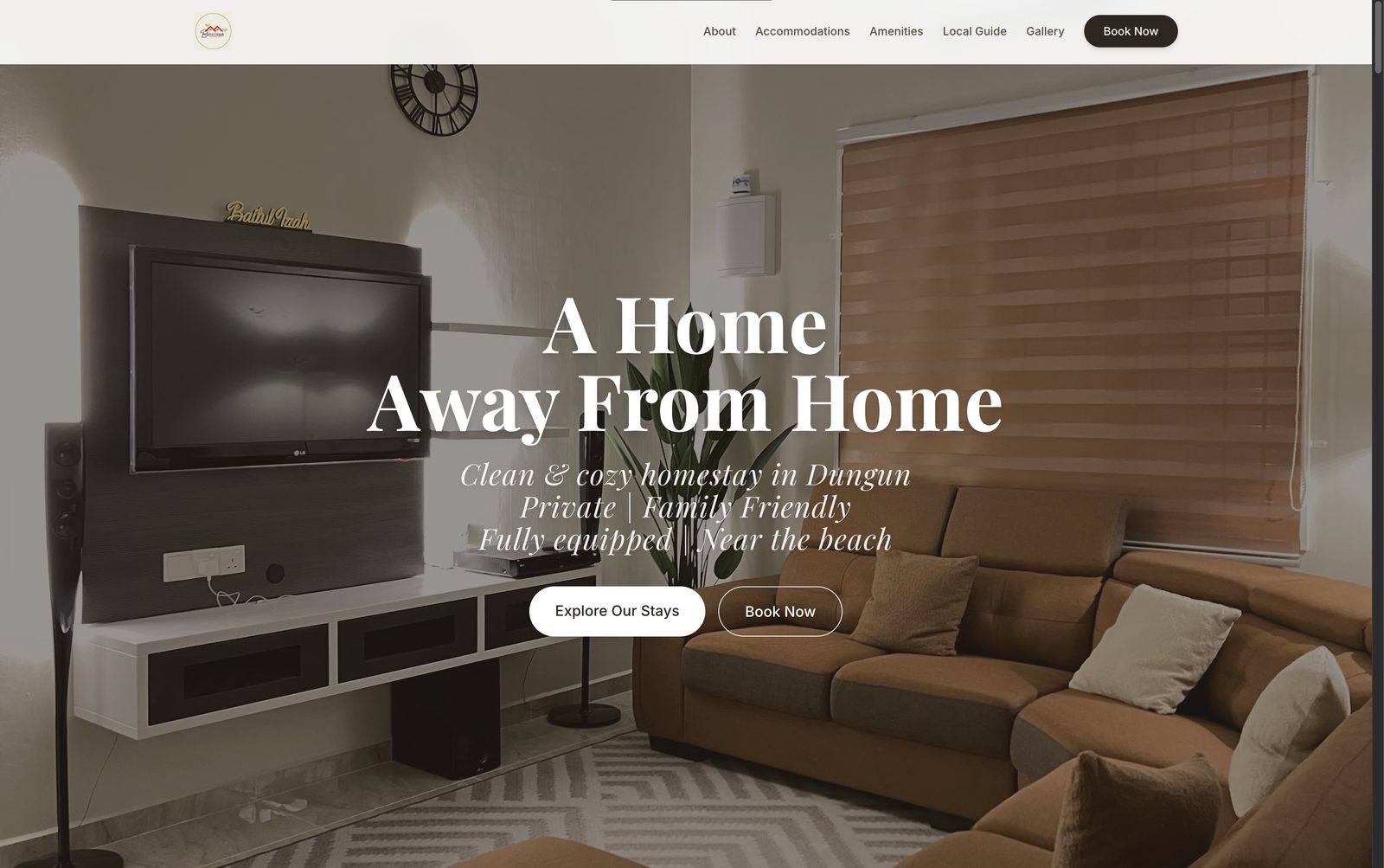 Baitul Izzah homestay website hero section